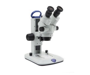 Stereomicroscopio trinoculare con adattatore c-mount